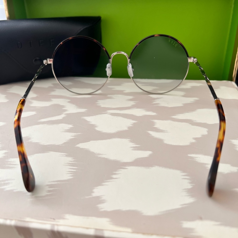 Diff Eyewear Tortoise Frame With Gradient Lenses - image 2